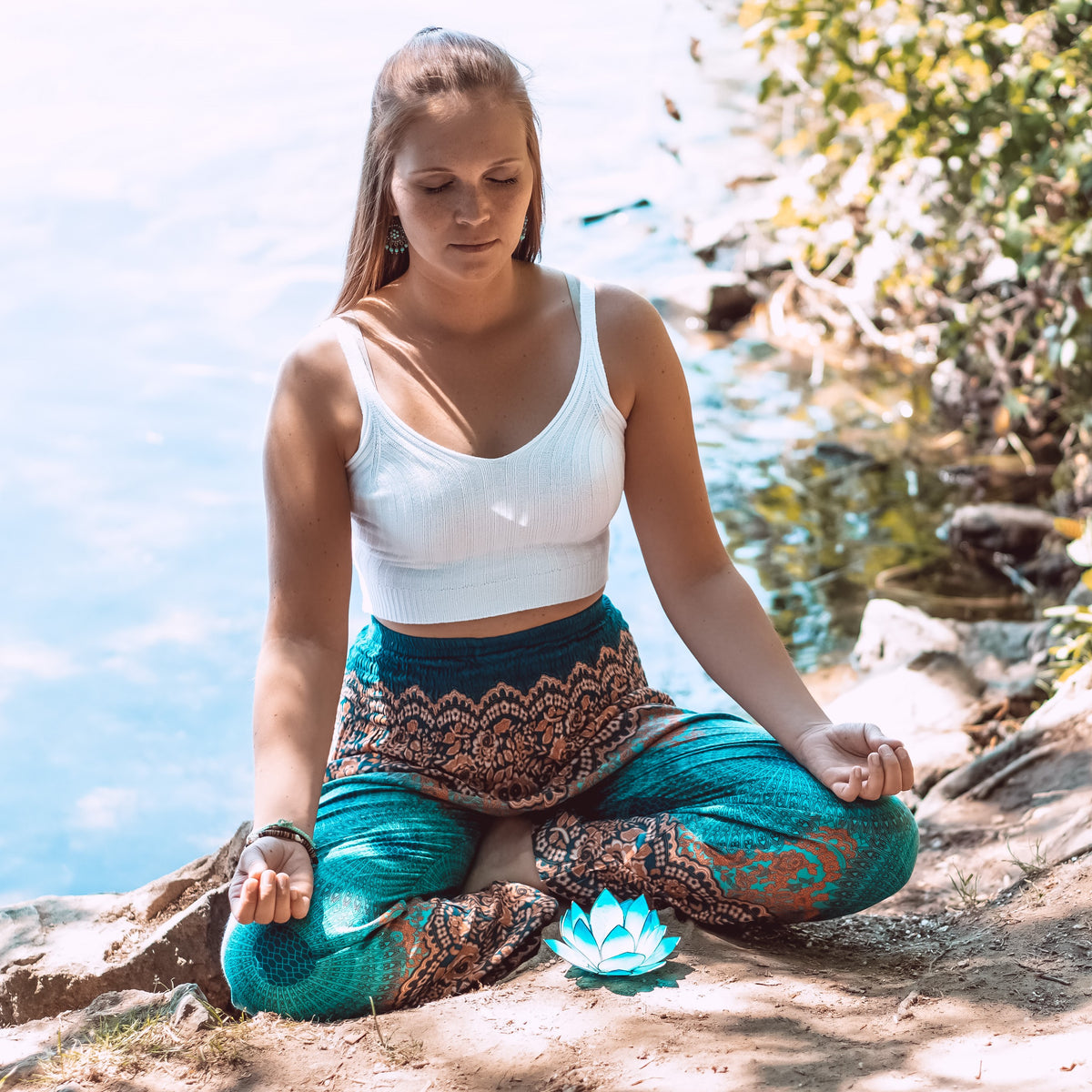 Laura Lemuria bei Meditation und medialer Energiearbeit